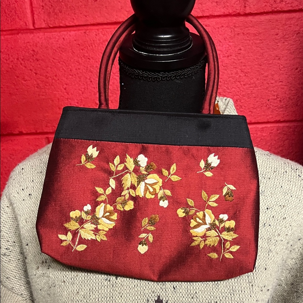 Elegant Floral Red Handbag
